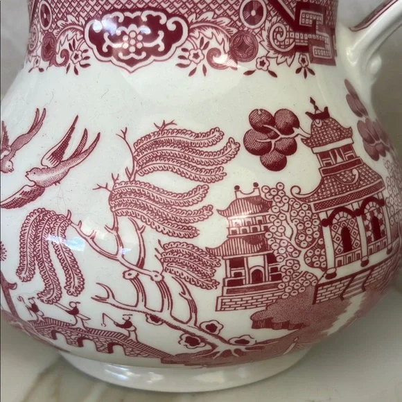 Red and White Churchill Teapot - Picture 2 of 8